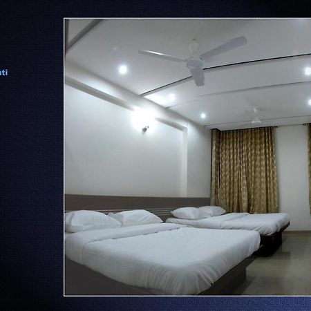 Sai Srushti Hotel Shirdi Ngoại thất bức ảnh