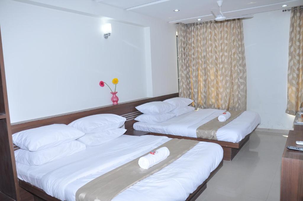 Sai Srushti Hotel Shirdi Phòng bức ảnh